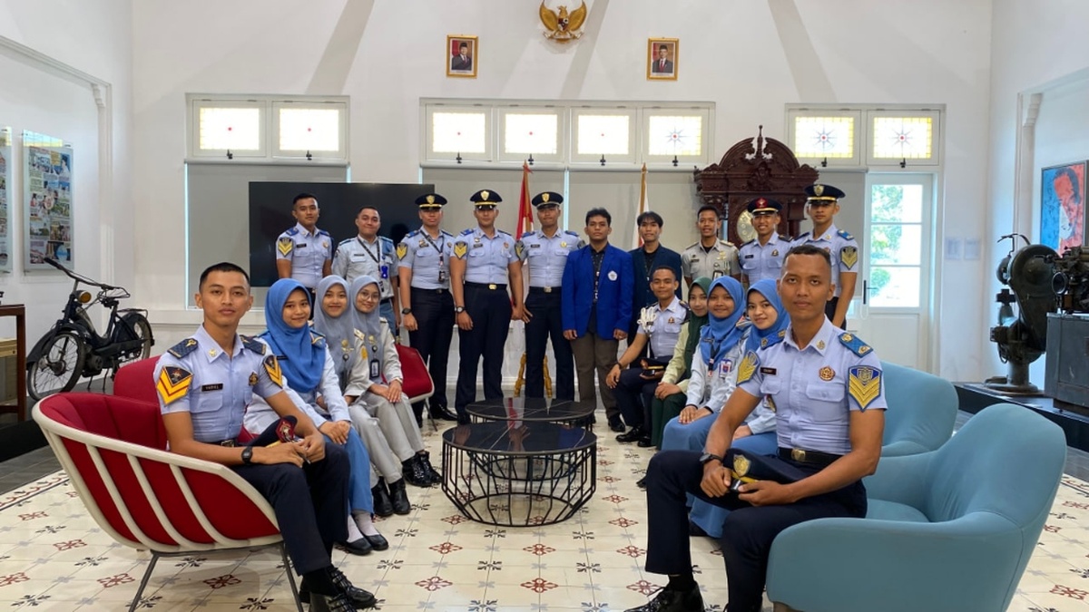 Menilik Dapur Redaksi dan Sejarah Pers: Visitasi Kolaboratif FMKD Jakarta Raya x FOKRI ke Antara Heritage Center